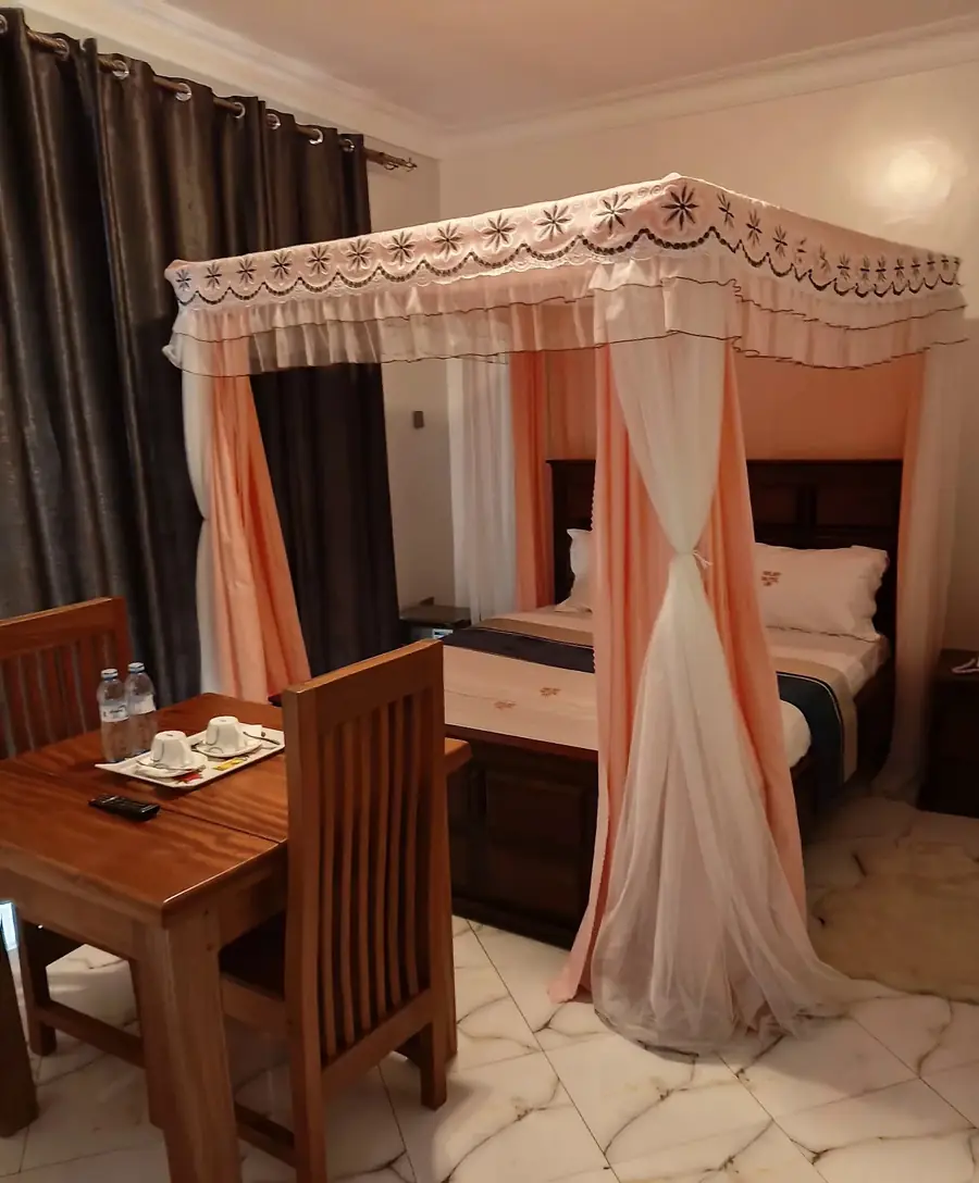 Room with canopy bed and dining table